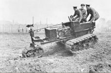 Killen-Strait_1915_Tracked_Vehicle_Test___A_British_army_off…___Flickr.png