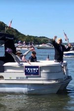 TrumpBoatParade1.JPG