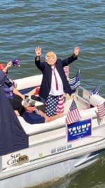 TrumpBoatParade3.jpg