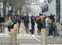 26591616-8167815-Crowds_of_New_Yorkers_at_the_New_York_Harbor_on_Monday_for_the_a-a-61_158562417.jpg