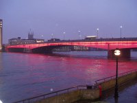 London_Bridge_Illuminated.jpg