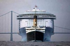 TitanicVsModernDayCruiseShip.jpg