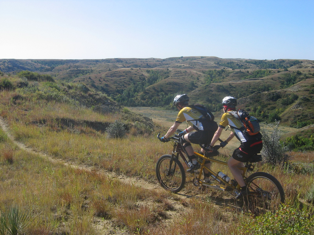 Arly & Sandy bettwen Wanagan & Elkhorn.jpg