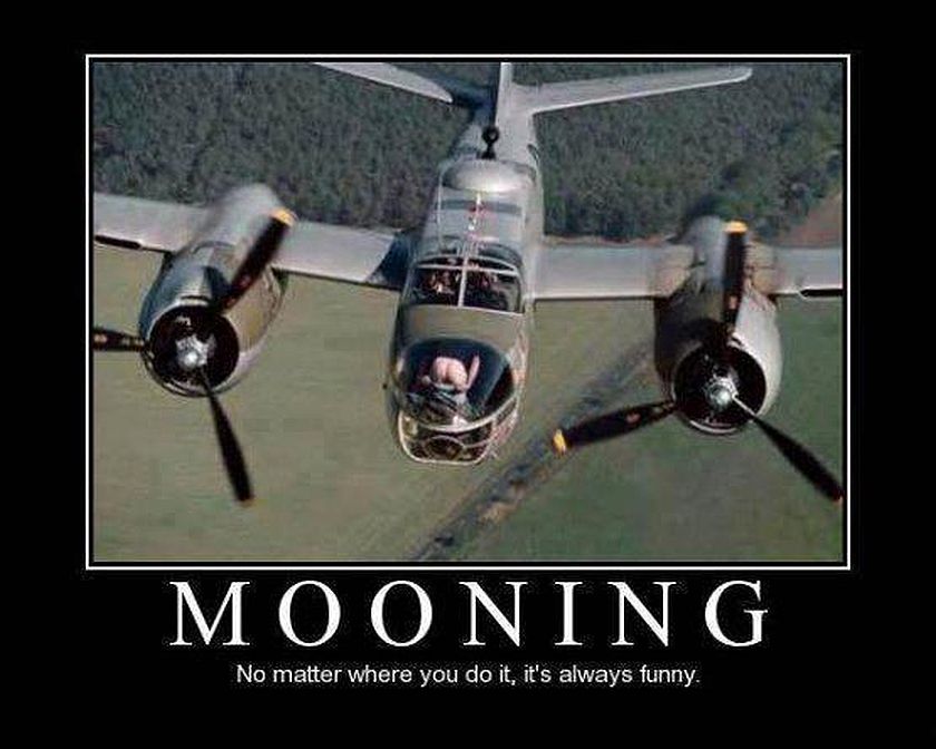 MilitaryPhotos12_mooning.jpg