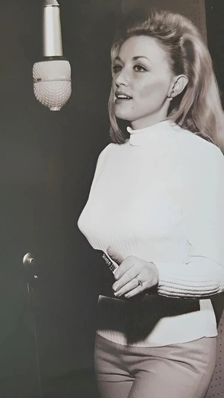 WhoAmI_196.jpg